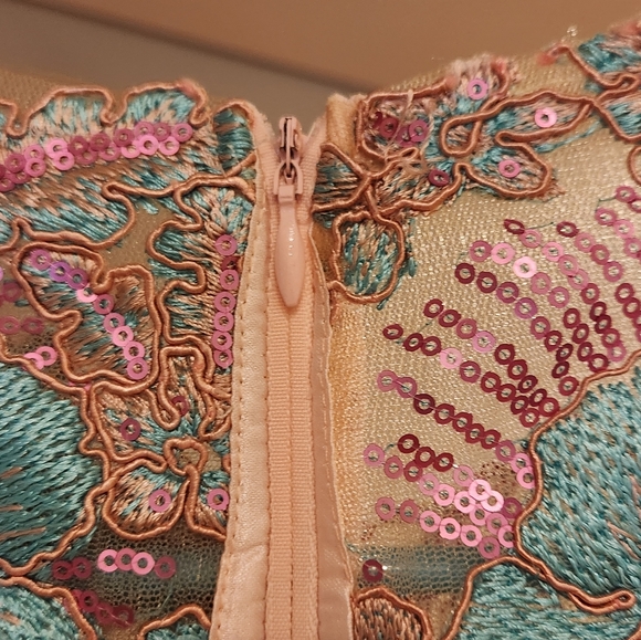 BRIDESS size 8 altered to fit bustline - Picture 3 of 8